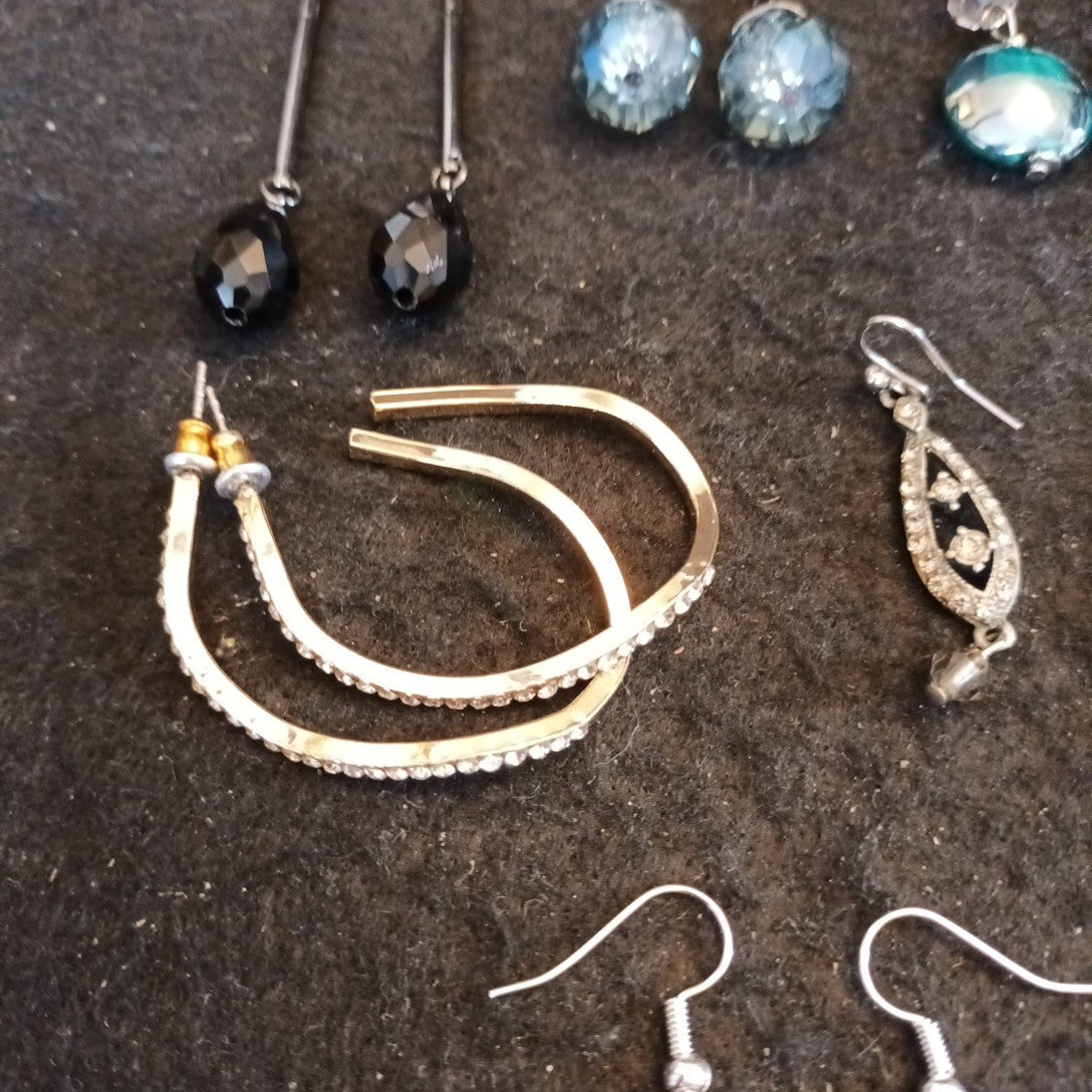 Earrings. Pairs Of Earrings For Pierced Ears. Hoop Dangle. Bundle Joblot