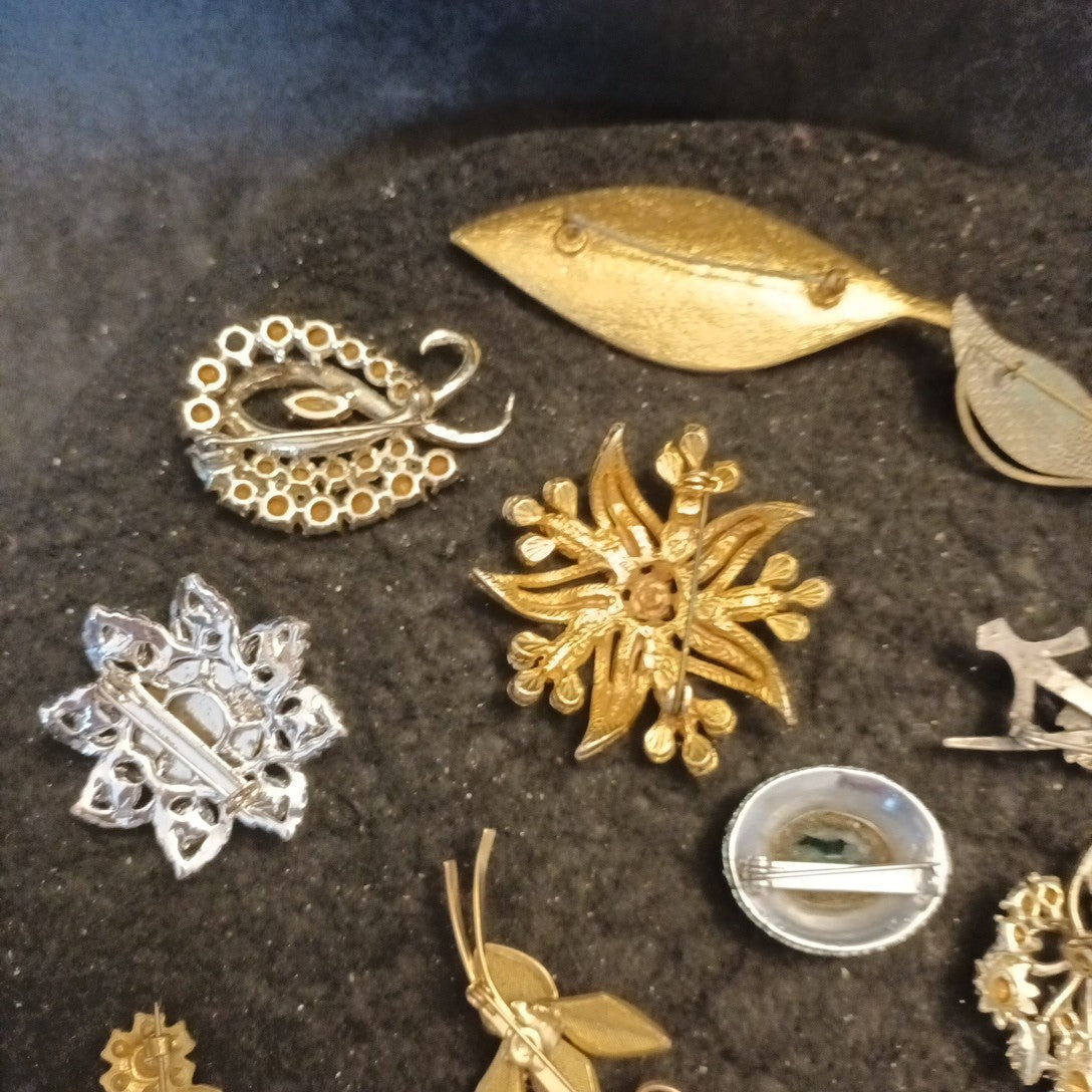 Broken Brooches Bundle Joblot Spares Repairs