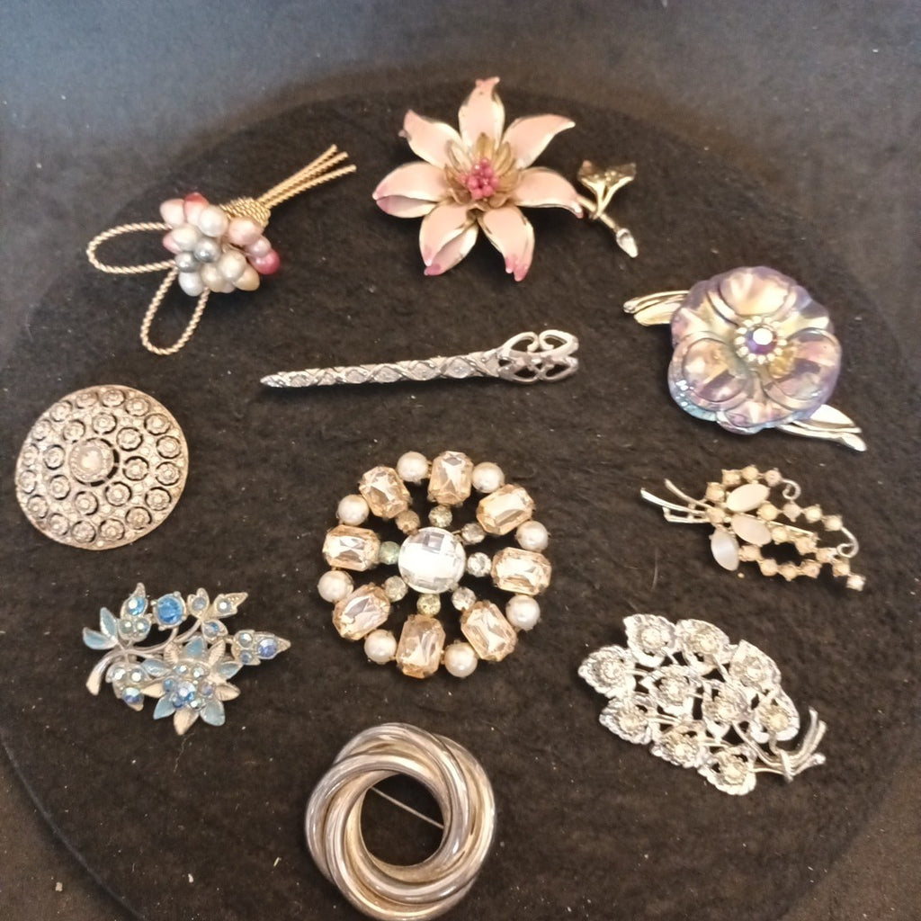 Broken Brooches Bundle Joblot Spares Repairs