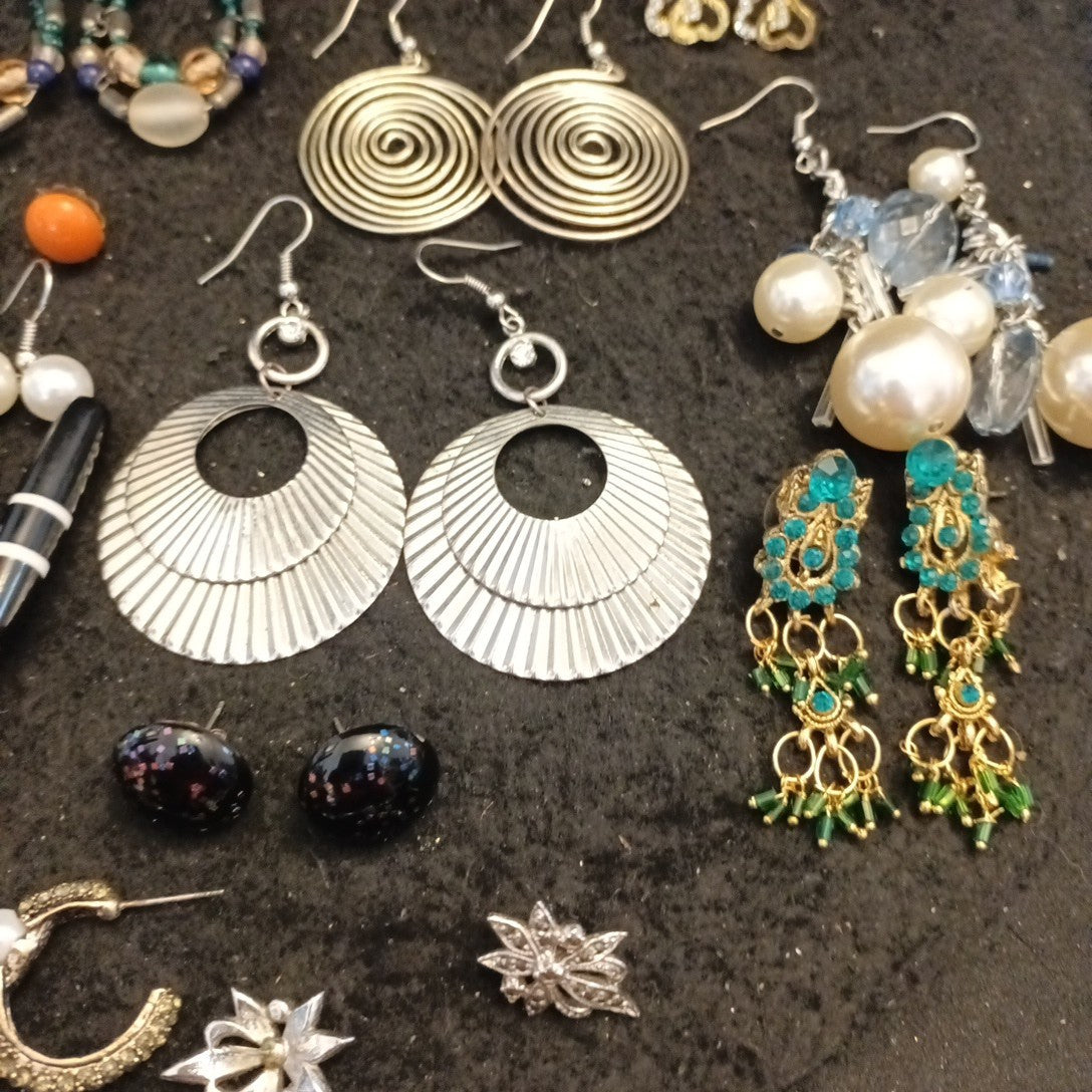 Earrings. Pairs Of Earrings For Pierced Ears. Hoop Dangle. Bundle Joblot