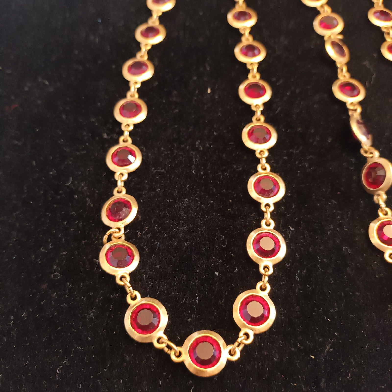 Gold tone bezel set necklace red stones 88cm long