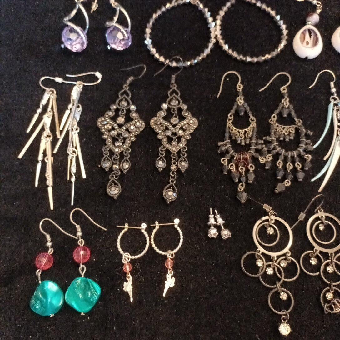 Earrings. Pairs Of Earrings For Pierced Ears. Dangle. Bundle Joblot
