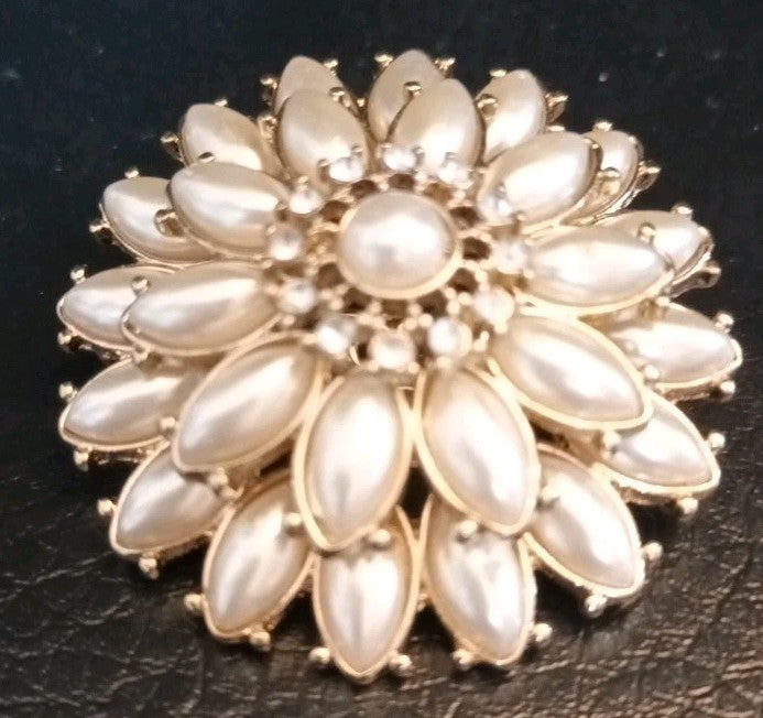 Gold Tone Brooch With Faux Pearls Floral Shape 4.5cm