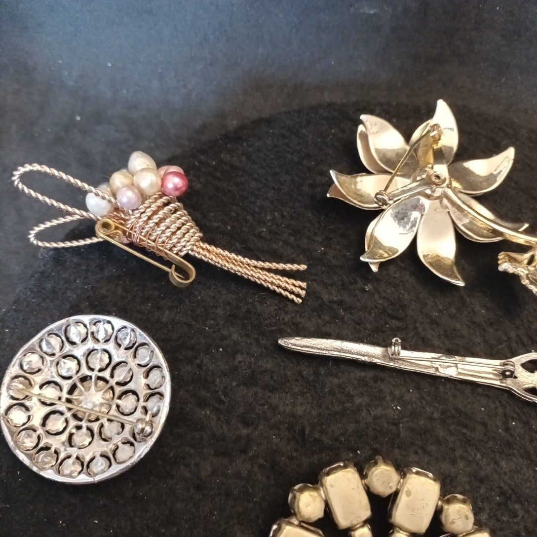 Broken Brooches Bundle Joblot Spares Repairs