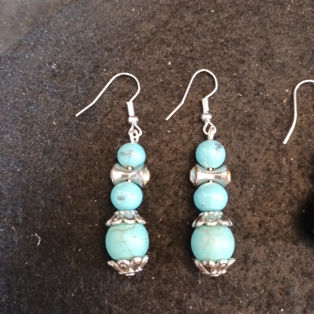 Earrings bundle. Pairs Of Earrings For Pierced Ears. Hoop Dangle Bundle Joblot