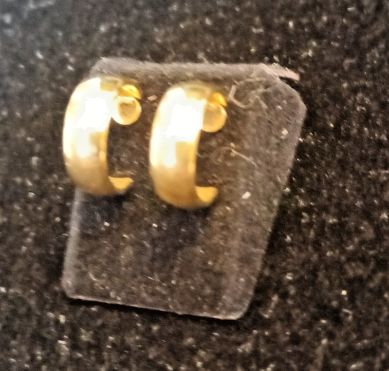 5 Pairs of Gold Tone Earrings for pierced ears