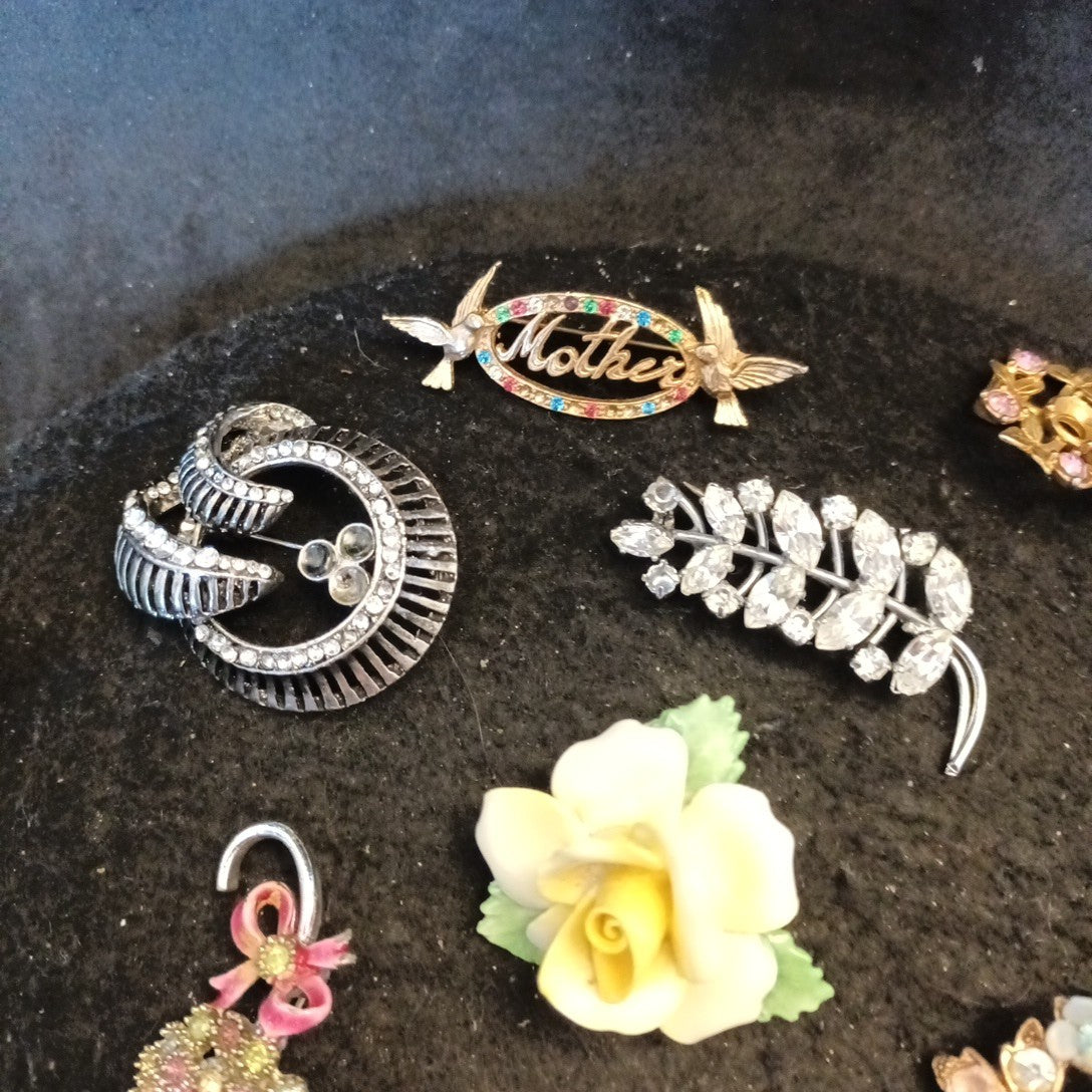 Broken Brooches Bundle Joblot Spares Repairs