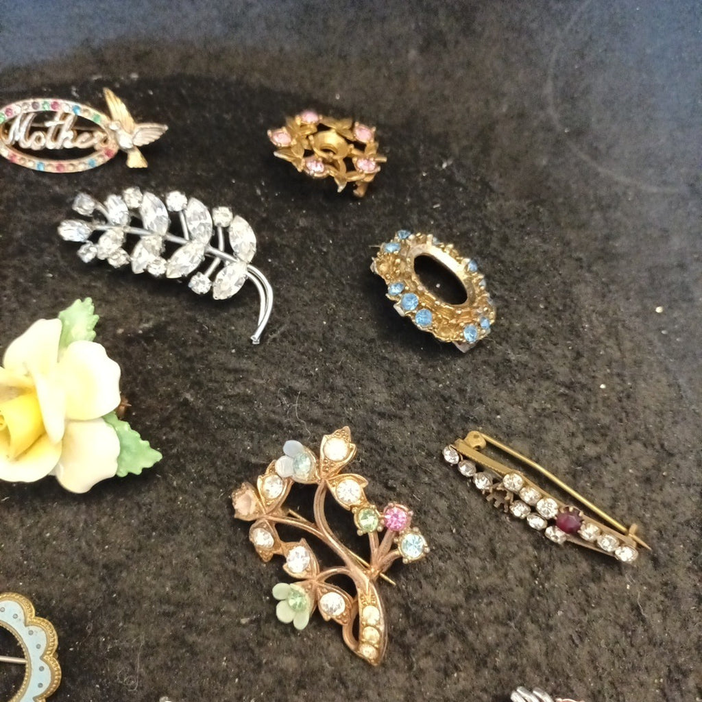 Broken Brooches Bundle Joblot Spares Repairs
