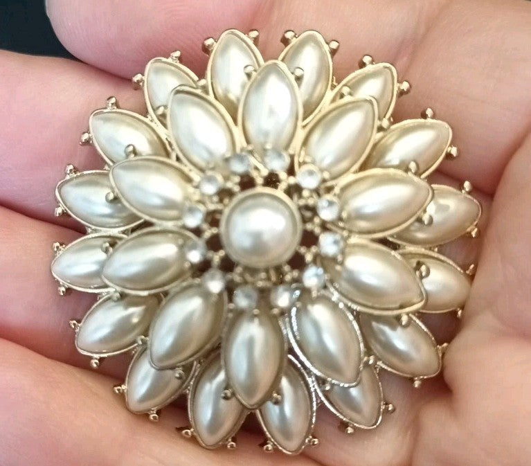 Gold Tone Brooch With Faux Pearls Floral Shape 4.5cm