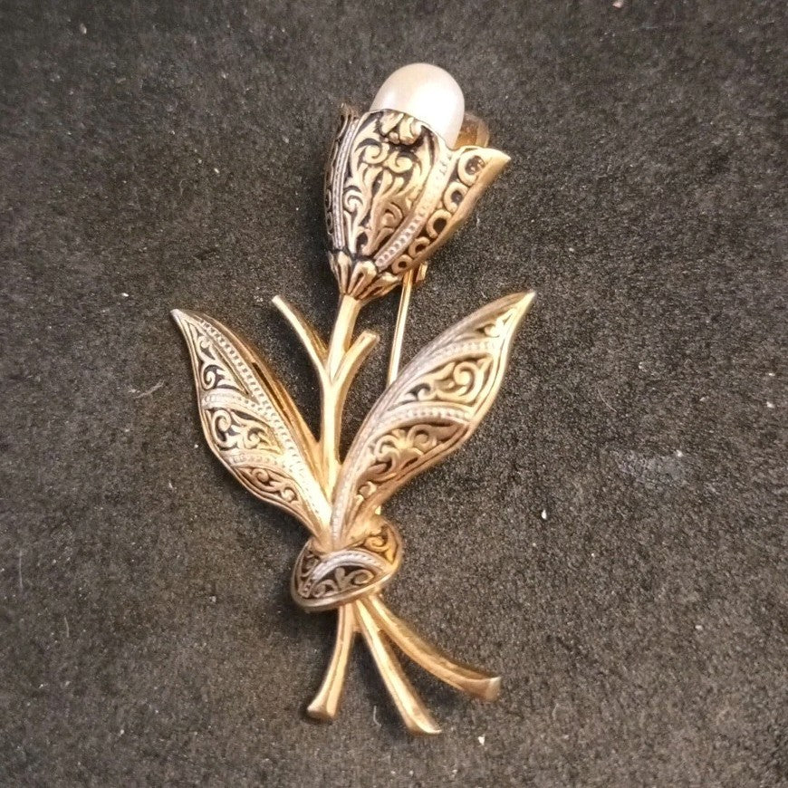 Damascene Gold Tone Brooch Flower With Faux Pearl. 5.5cm