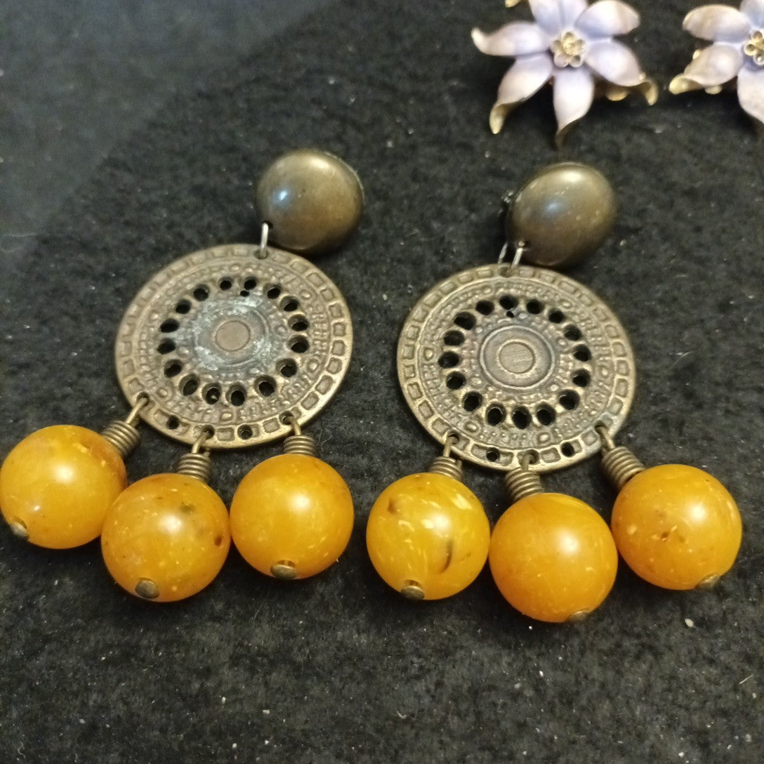 Clip On Earrings. 7 Pairs Of Clip On Earrings. Costume Jewellery Bundle